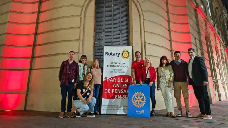 La Municipalidad de Pergamino se iluminó de rojo en el marco de la Lucha contra la Poliomielitis